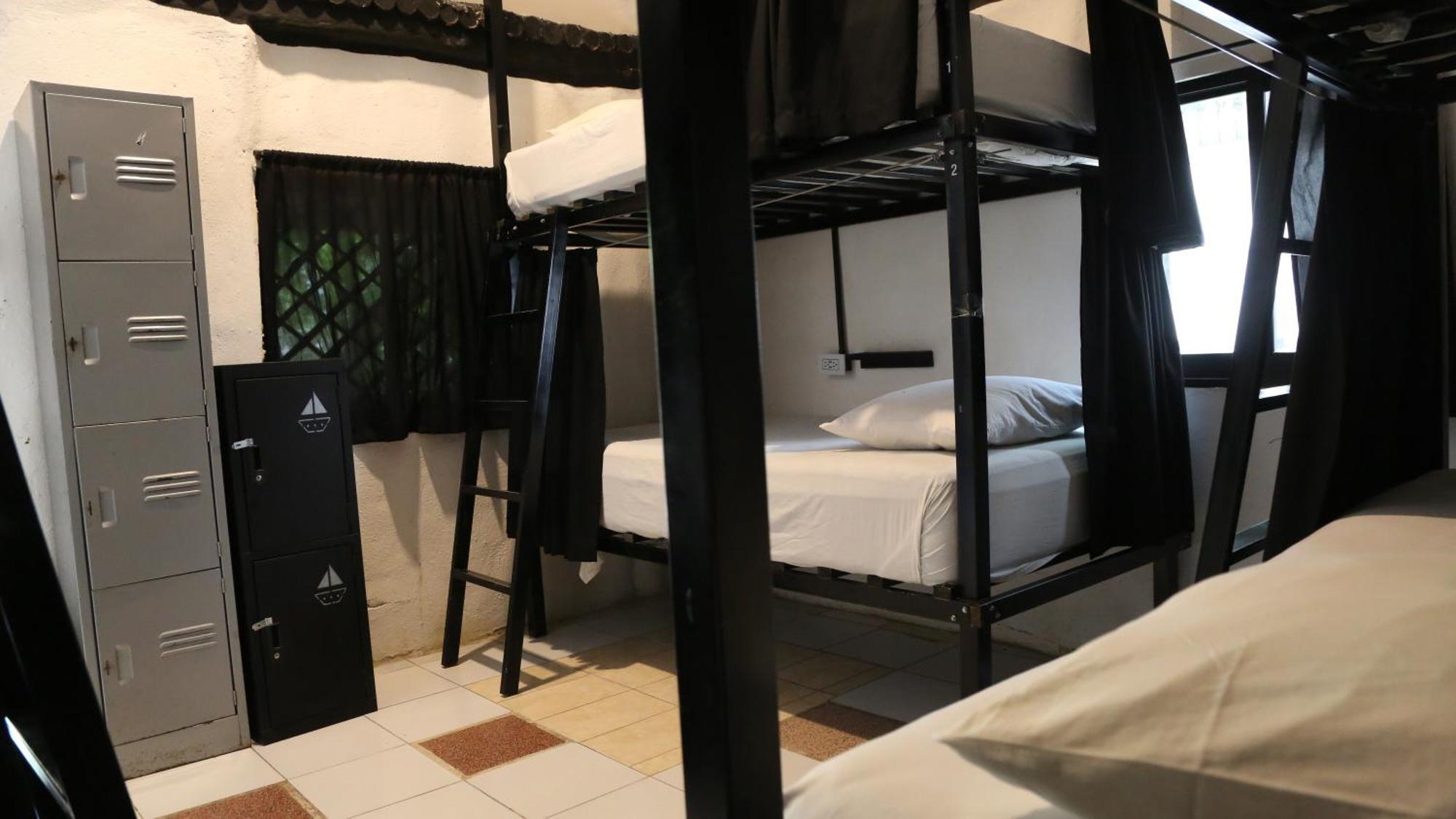 Single Bed 6-Bed Dormitory Room